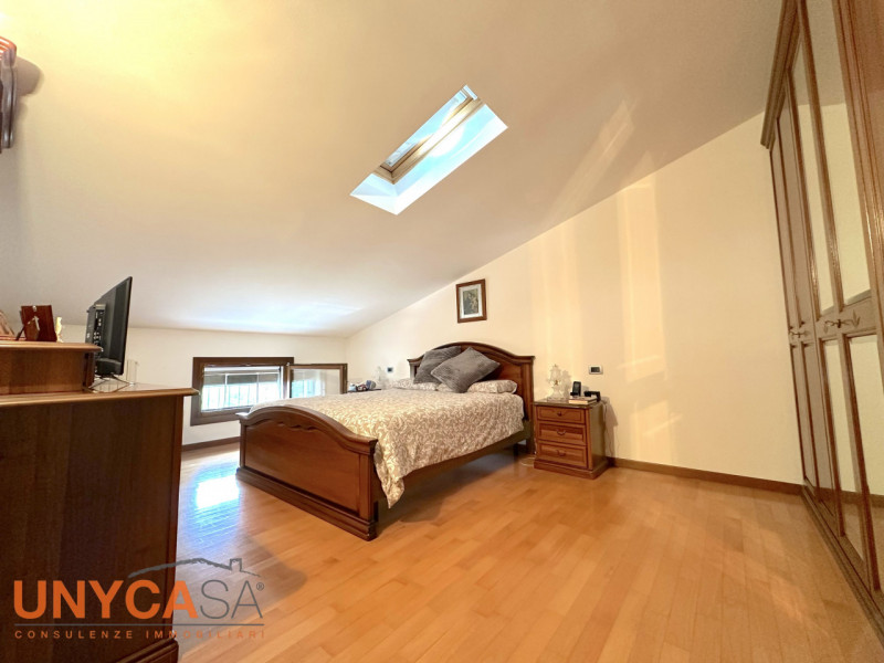 Proponiamo curato duplex a Saccolongo, in quartiere tranquillo e ben collegato ai servizi e ai me...