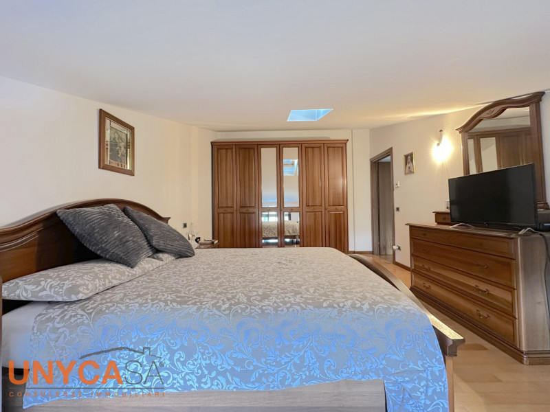 Proponiamo curato duplex a Saccolongo, in quartiere tranquillo e ben collegato ai servizi e ai me...