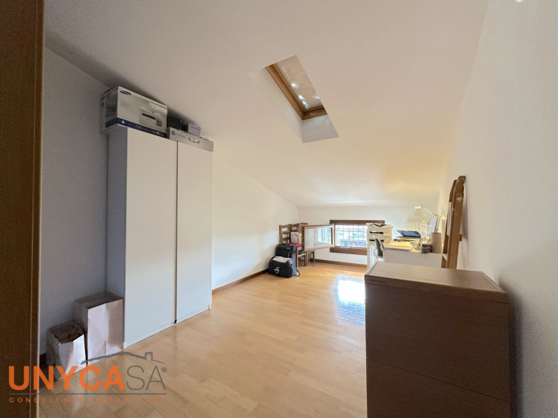 Proponiamo curato duplex a Saccolongo, in quartiere tranquillo e ben collegato ai servizi e ai me...