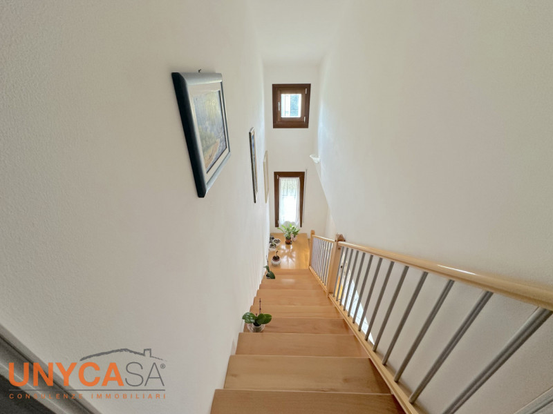 Proponiamo curato duplex a Saccolongo, in quartiere tranquillo e ben collegato ai servizi e ai me...