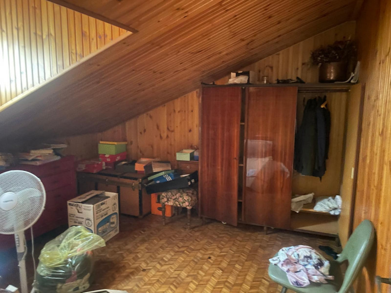 Proponiamo in vendita una porzione di casa a schiera, situata nel cuore di Recoaro Terme. Con una...