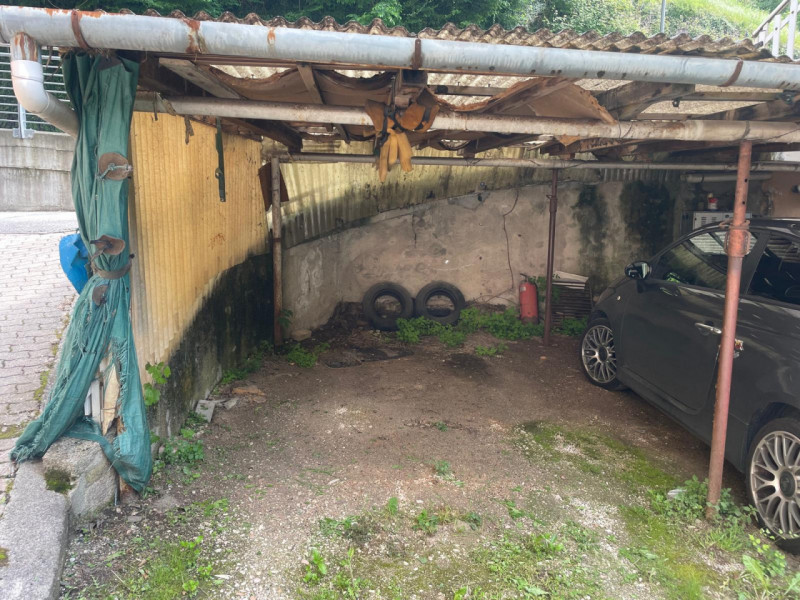 Proponiamo in vendita una porzione di casa a schiera, situata nel cuore di Recoaro Terme. Con una...