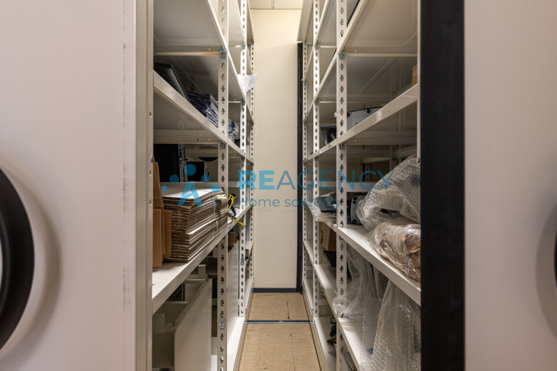 VICENZA - ZONA FIERA In via dell’Edilizia 19, nel cuore del business district di Vicenza, a ridos...