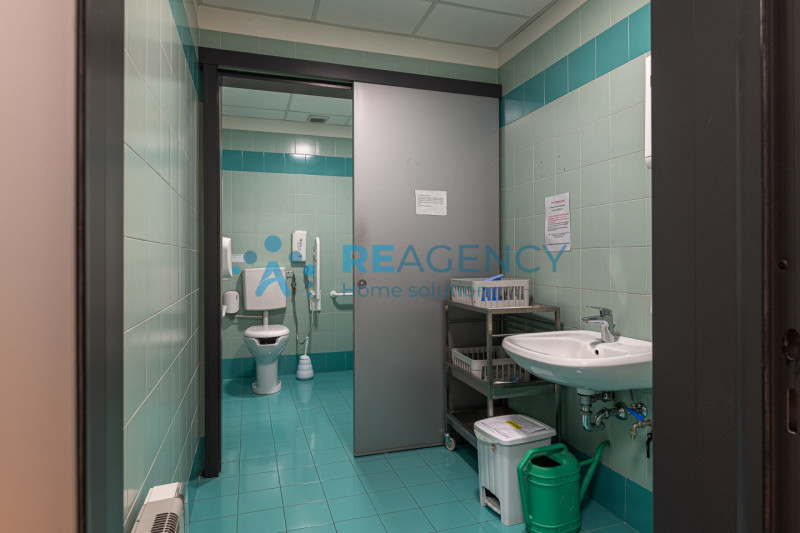 VICENZA - ZONA FIERA In via dell’Edilizia 19, nel cuore del business district di Vicenza, a ridos...