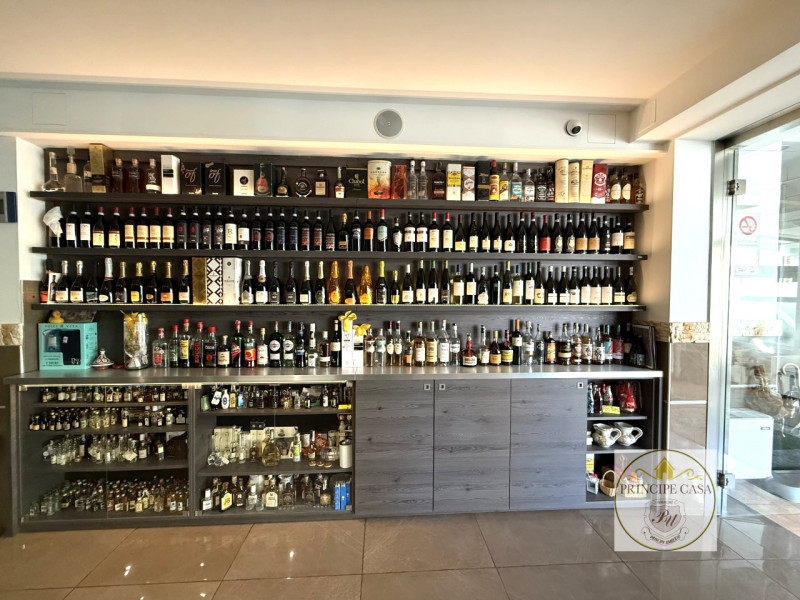 Rif. ATT18 - Si propone ad Ospedaletto Euganeo, in zona di forte passaggio, avviato Ristorante Pi...