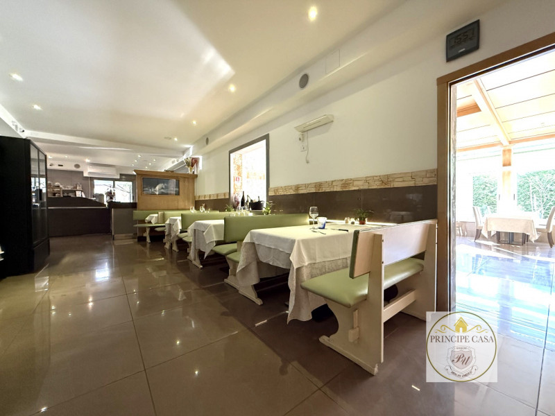 Rif. ATT18 - Si propone ad Ospedaletto Euganeo, in zona di forte passaggio, avviato Ristorante Pi...