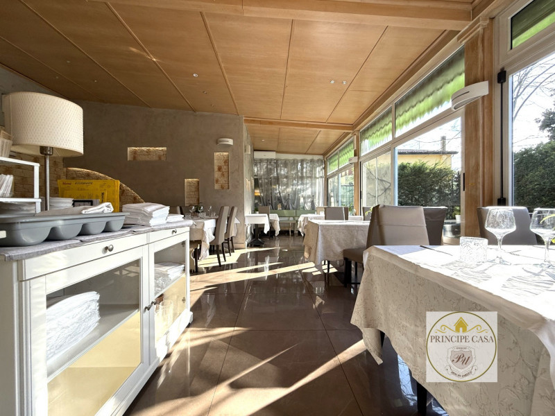Rif. ATT18 - Si propone ad Ospedaletto Euganeo, in zona di forte passaggio, avviato Ristorante Pi...