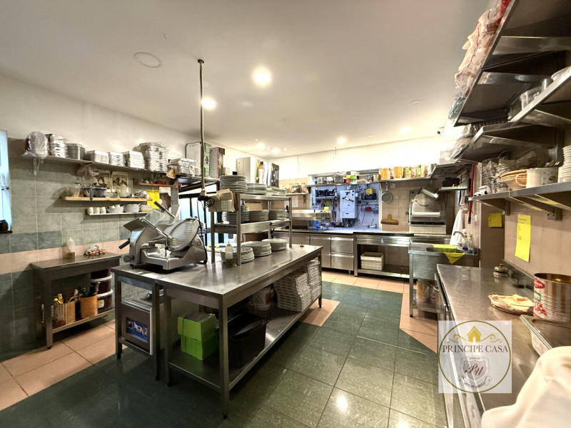 Rif. ATT18 - Si propone ad Ospedaletto Euganeo, in zona di forte passaggio, avviato Ristorante Pi...