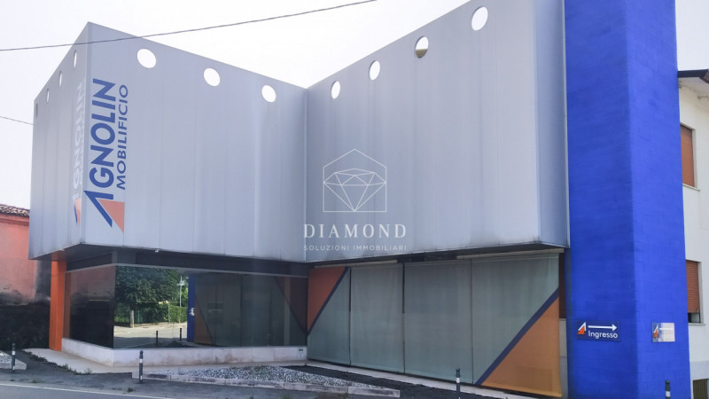 Fanzolo: nostra esclusiva di vendita: capannone artigianale con spazio commerciale di tot. mq 4.0...