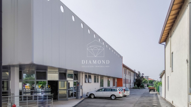 Fanzolo: nostra esclusiva di vendita: capannone artigianale con spazio commerciale di tot. mq 4.0...