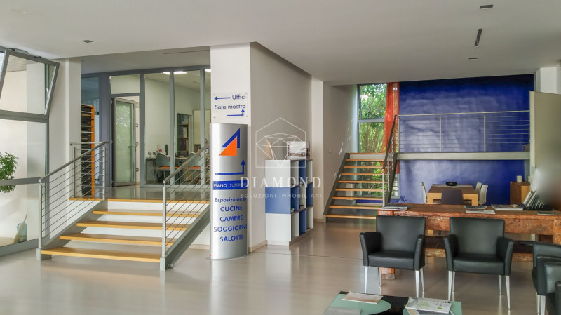 Fanzolo: nostra esclusiva di vendita: capannone artigianale con spazio commerciale di tot. mq 4.0...