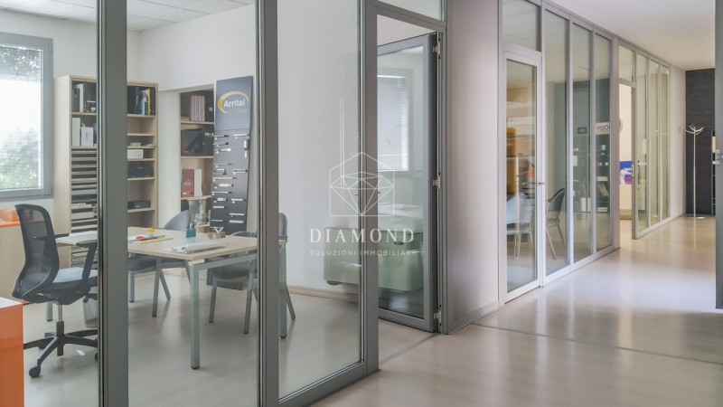 Fanzolo: nostra esclusiva di vendita: capannone artigianale con spazio commerciale di tot. mq 4.0...