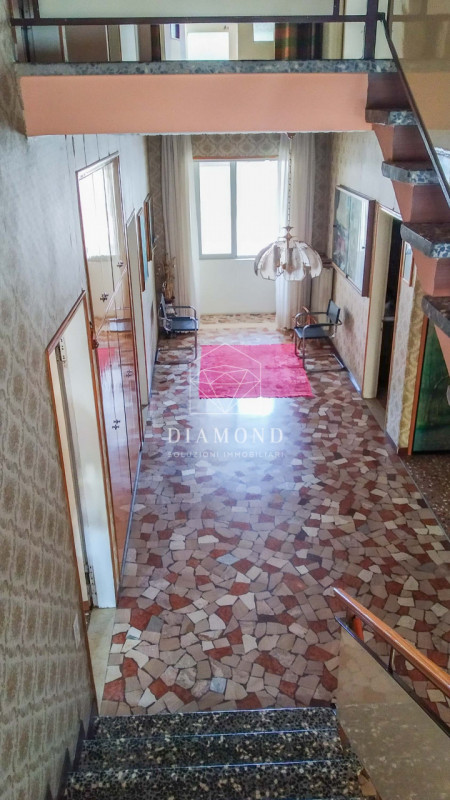 Fanzolo: nostra esclusiva di vendita: capannone artigianale con spazio commerciale di tot. mq 4.0...