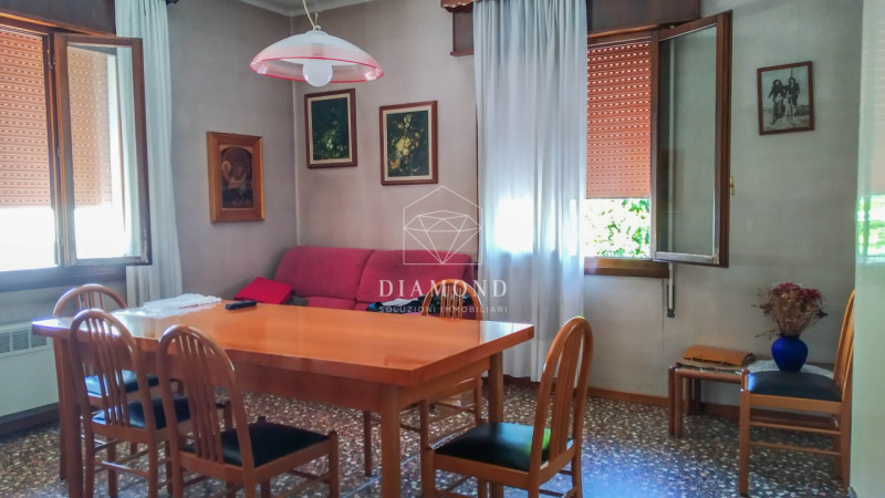 Fanzolo: nostra esclusiva di vendita: capannone artigianale con spazio commerciale di tot. mq 4.0...