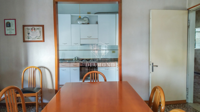 Fanzolo: nostra esclusiva di vendita: capannone artigianale con spazio commerciale di tot. mq 4.0...