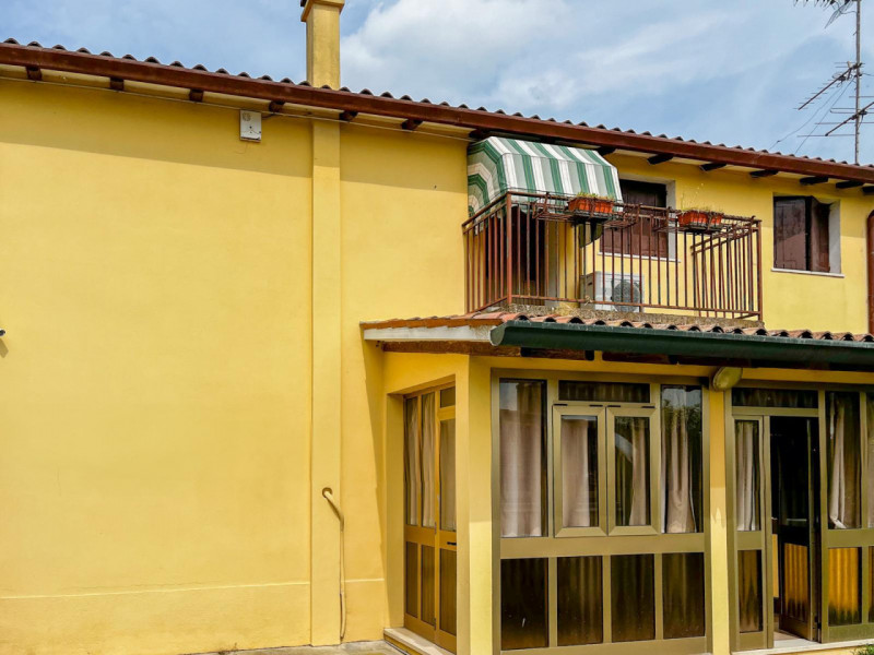 (Per INFO Vittorio 3517343301) Vi presentiamo un'opportunità rara ed imperdibile: una splendida c...