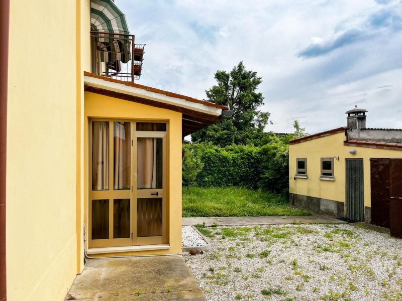 (Per INFO Vittorio 3517343301) Vi presentiamo un'opportunità rara ed imperdibile: una splendida c...