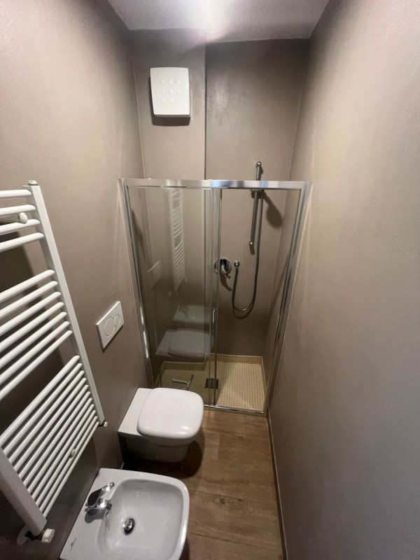 LUMINOSO MINI-APPARTAMENTO DI RECENTE RISTRUTTURAZIONE. ARREDATO. INGRESSO, SOGGIORNO CON ZONA CO...