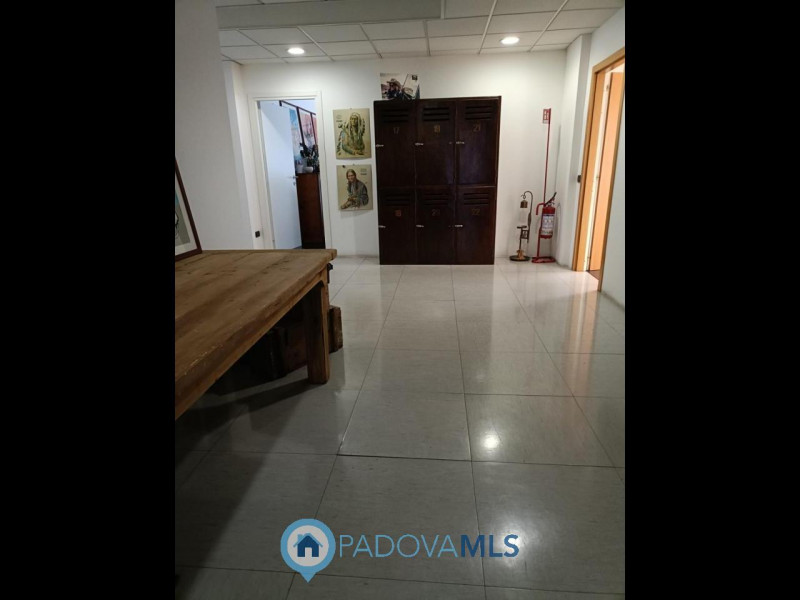 Immobile in esclusiva al Gruppo Padova MLS

Noventa Padovana, in una zona strategica, perchè vici...