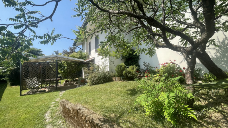 MUSILE DI PIAVE: Classe Energetica D - IPE 127,07 Kwh/m2 anno. 
Villa singola su strada chiusa a ...