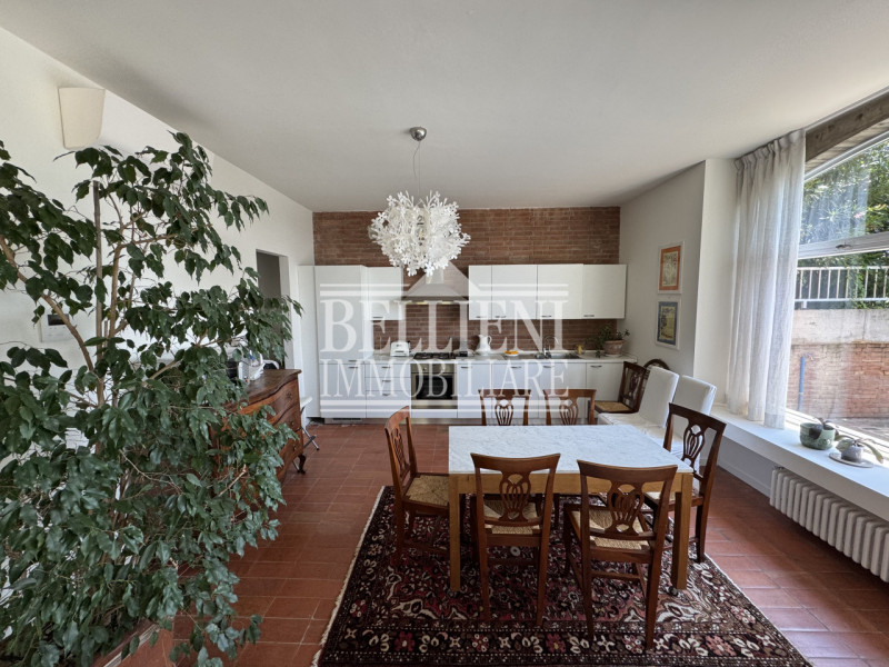 MONTE BERICO: All'interno di villa singola proponiamo in locazione appartamento indipendente al p...