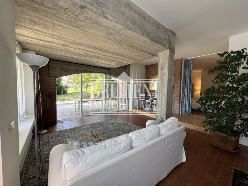 MONTE BERICO: All'interno di villa singola proponiamo in locazione appartamento indipendente al p...