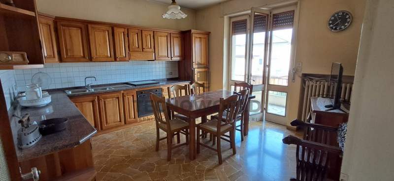 Proponiamo in vendita, nel cuore di Malo, un ampio appartamento quadrilocale di ben 170 mq situat...