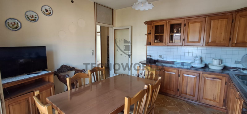 Proponiamo in vendita, nel cuore di Malo, un ampio appartamento quadrilocale di ben 170 mq situat...