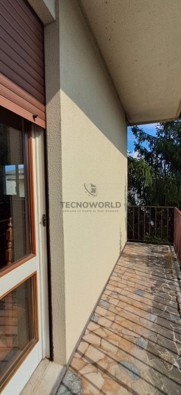 Proponiamo in vendita, nel cuore di Malo, un ampio appartamento quadrilocale di ben 170 mq situat...