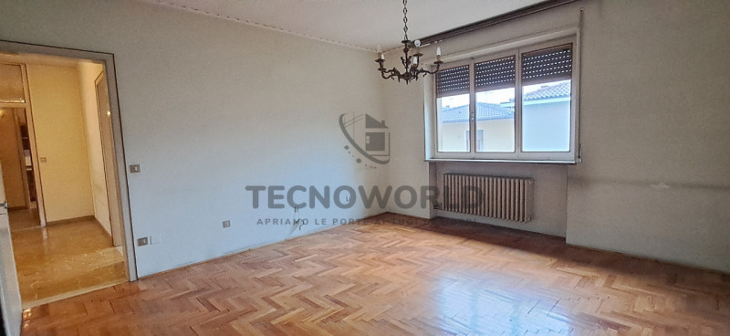 Proponiamo in vendita, nel cuore di Malo, un ampio appartamento quadrilocale di ben 170 mq situat...