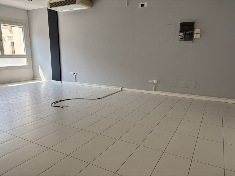 (Per INFO Stefania 3409601861) In vendita prestigioso ufficio di ampia metratura nel cuore del ce...