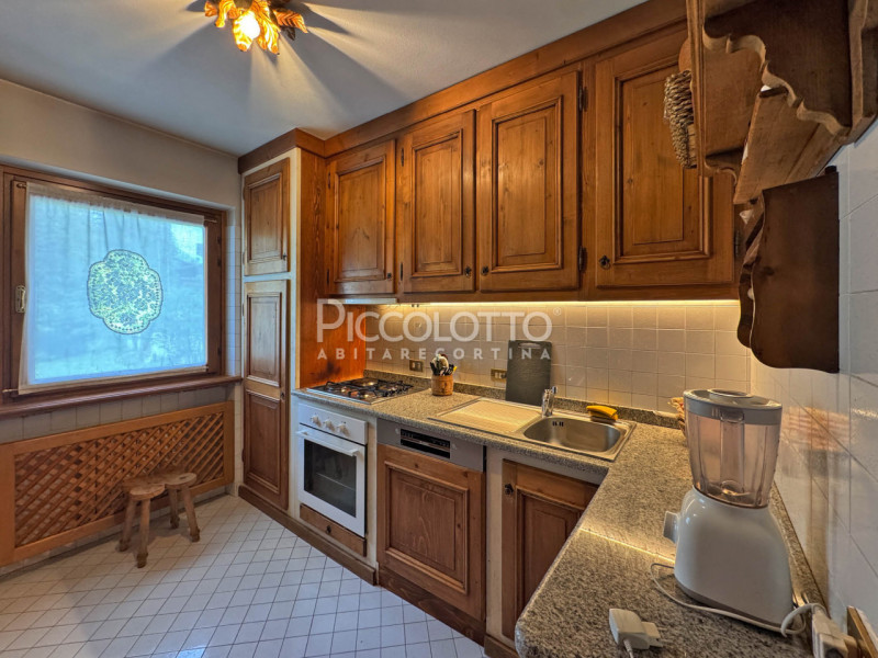 Disponibile per Natale - Capodanno 2025 

Rif. A5292 - Cortina d'Ampezzo - In posizione centralis...