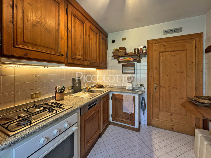 Disponibile per Natale - Capodanno 2025 

Rif. A5292 - Cortina d'Ampezzo - In posizione centralis...