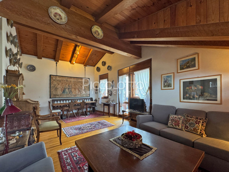 Rif. V5293 – Nel cuore di Cortina d’Ampezzo, nella rinomata località di Verocai, proponiamo in ve...