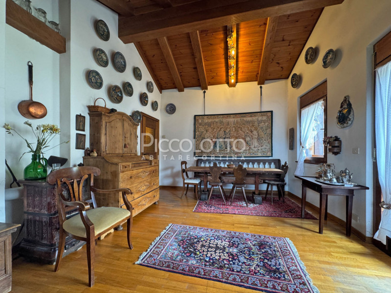 Rif. V5293 – Nel cuore di Cortina d’Ampezzo, nella rinomata località di Verocai, proponiamo in ve...