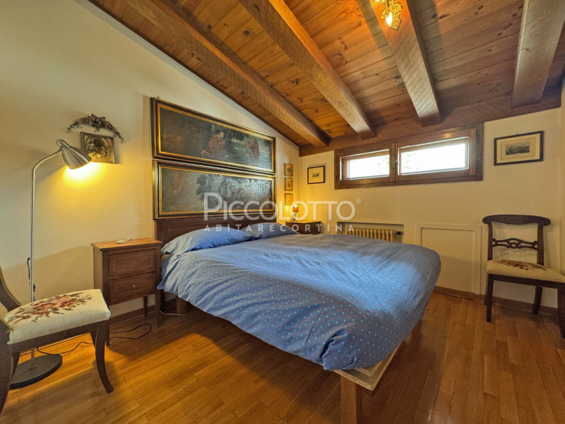 Rif. V5293 – Nel cuore di Cortina d’Ampezzo, nella rinomata località di Verocai, proponiamo in ve...