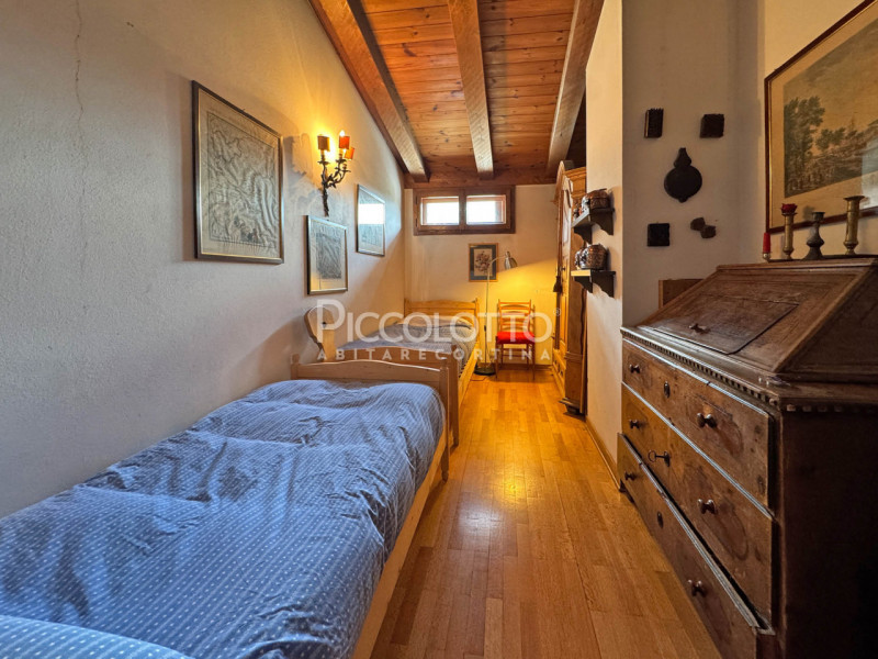 Rif. V5293 – Nel cuore di Cortina d’Ampezzo, nella rinomata località di Verocai, proponiamo in ve...