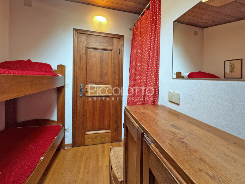 Rif. V5293 – Nel cuore di Cortina d’Ampezzo, nella rinomata località di Verocai, proponiamo in ve...