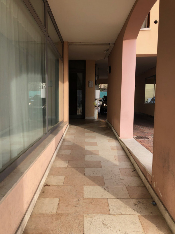 AFFITASI in posizione centrale a Piovene Rocchette, proponiamo una straordinaria opportunità per ...