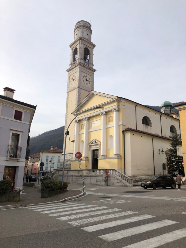 AFFITASI in posizione centrale a Piovene Rocchette, proponiamo una straordinaria opportunità per ...