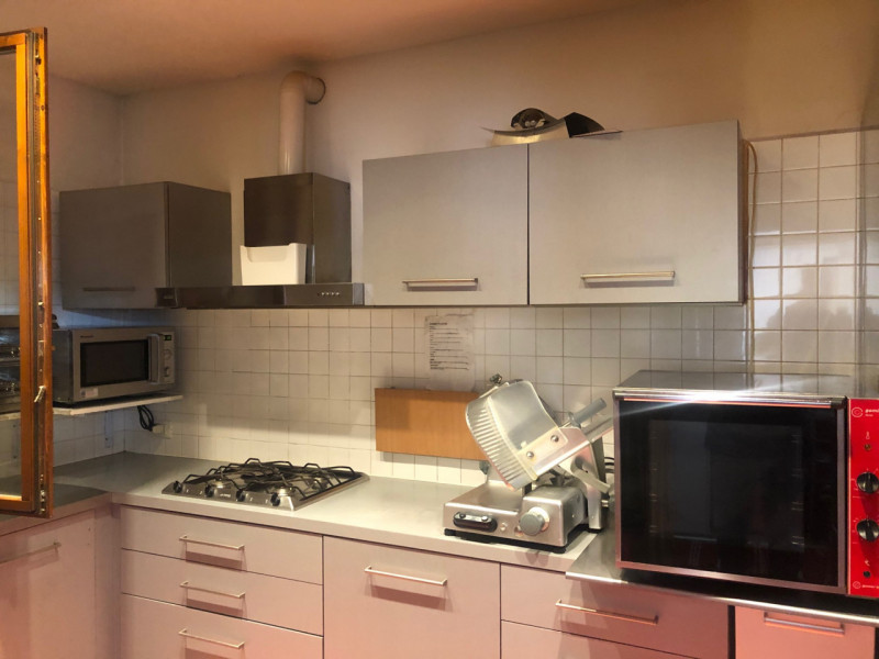 AFFITASI in posizione centrale a Piovene Rocchette, proponiamo una straordinaria opportunità per ...