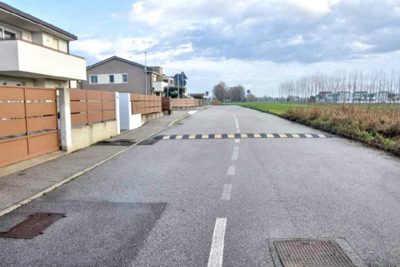 Quest’immobile viene venduto tramite asta online.

Trentacinque appezzamenti di terreno in piena ...