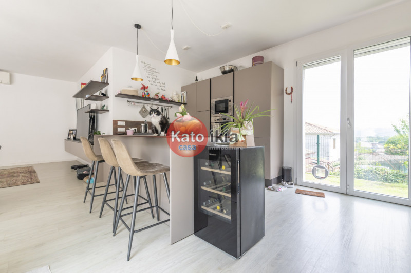 Moderna Villa Bifamiliare con Giardino, Terrazze in Classe Energetica A3
In zona precollinare e p...