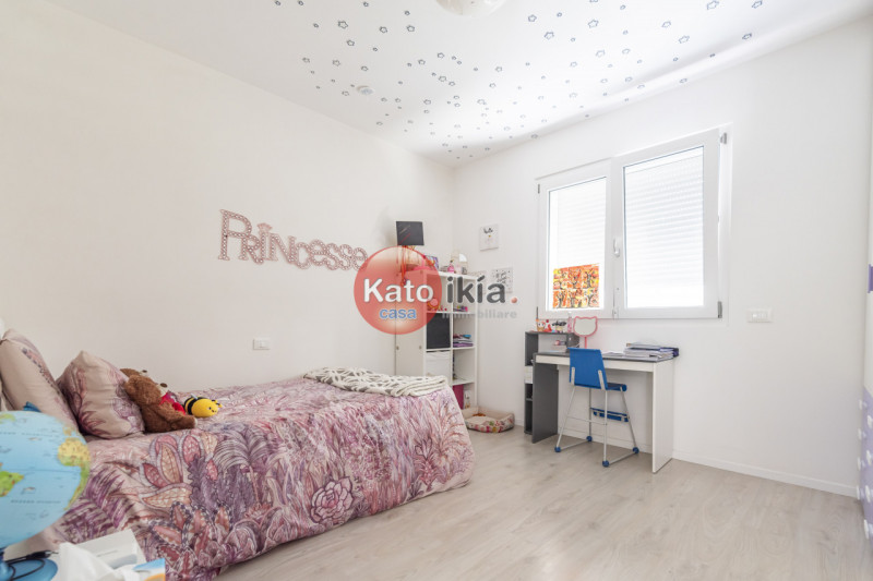 Moderna Villa Bifamiliare con Giardino, Terrazze in Classe Energetica A3
In zona precollinare e p...