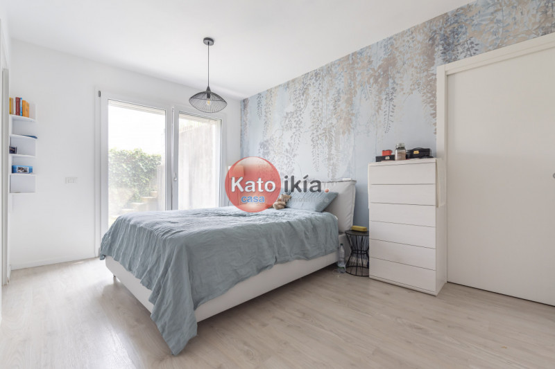 Moderna Villa Bifamiliare con Giardino, Terrazze in Classe Energetica A3
In zona precollinare e p...