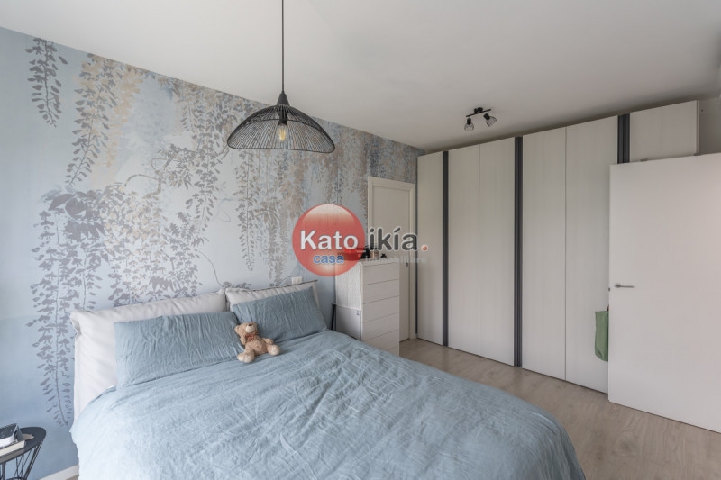 Moderna Villa Bifamiliare con Giardino, Terrazze in Classe Energetica A3
In zona precollinare e p...