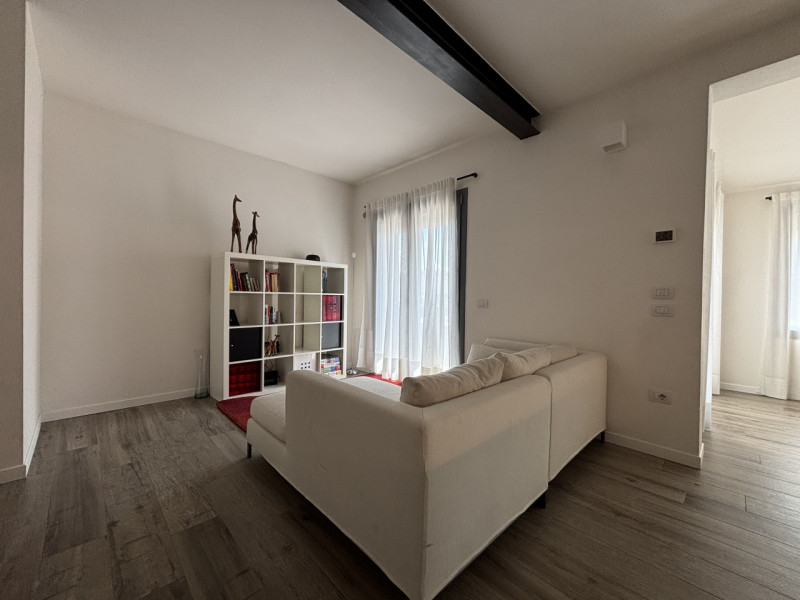 Se stai cercando una casa moderna, confortevole e completamente ristrutturata, questa è la soluzi...