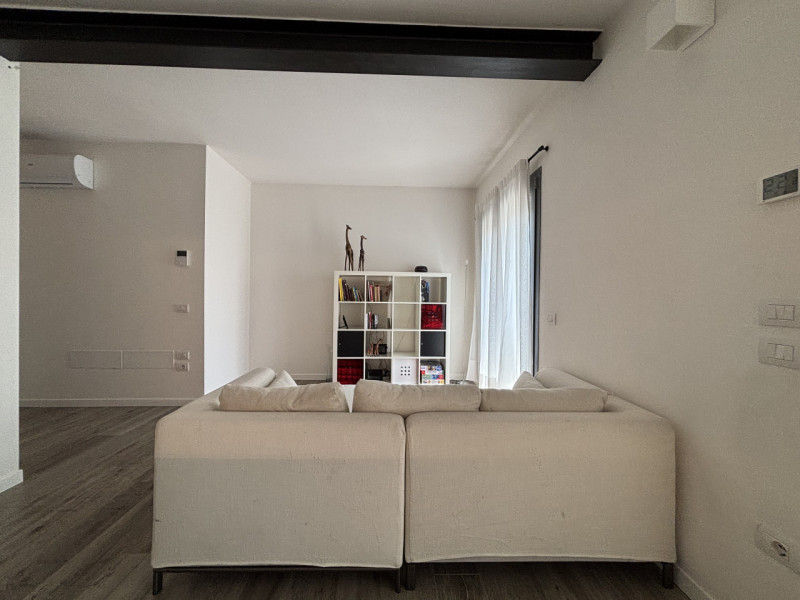 Se stai cercando una casa moderna, confortevole e completamente ristrutturata, questa è la soluzi...