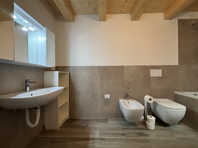 Se stai cercando una casa moderna, confortevole e completamente ristrutturata, questa è la soluzi...