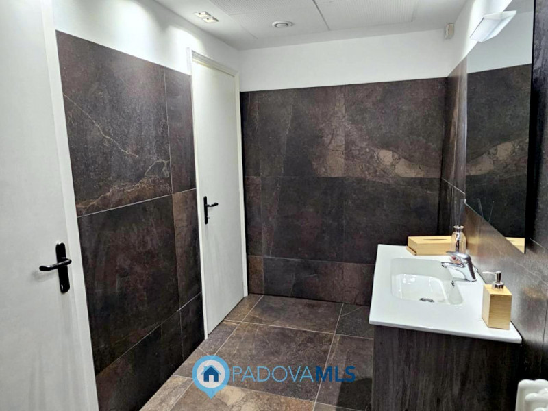 Immobile in esclusiva al Gruppo Padova MLS

PADOVA ZONA INDUSTRIALE EST. Scoprite un'opportunità ...